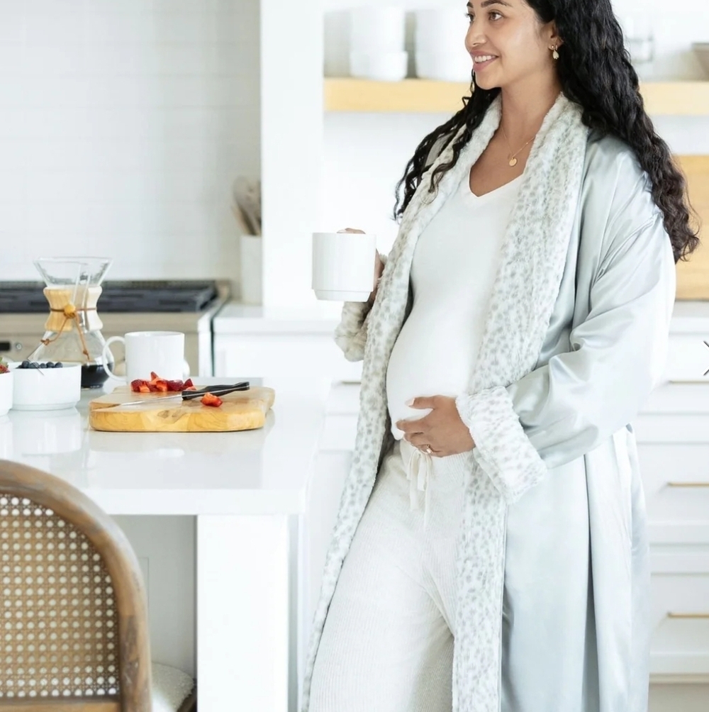 Giraffe at Home Gray Satin Robe - Picture 2 of 14